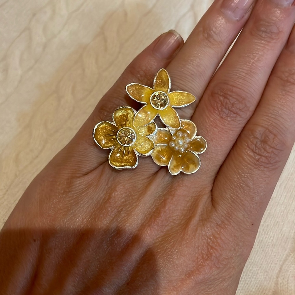Yellow and silver flower ring
